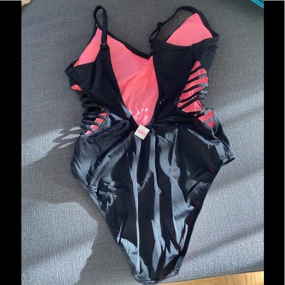 STRAPPY SIDE RIBBED ONE-PIECE - Picture 7 of 7